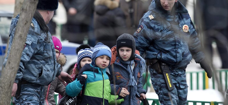 Egy rendőrt és egy tanárt lőtt le a moszkvai iskolai ámokfutó