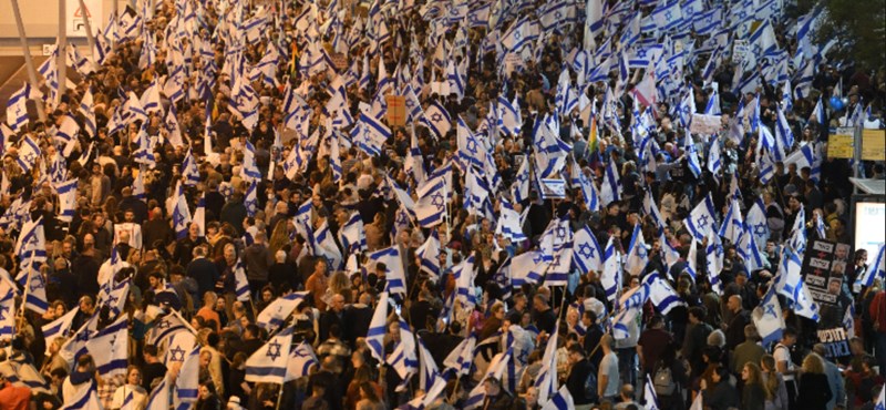 160 ezren vonultak utcára Tel-Avivban a bírák függetlenségét fenyegető kormány miatt