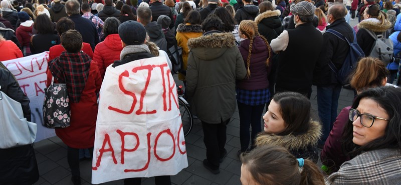 Még mindig nincs vége a pedagógussztrájknak, több iskolában újra polgári engedetlenségi akcióba kezdtek