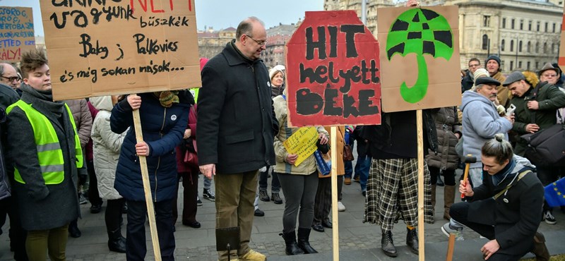 Odacsapott a diáktüntetőknek az államtitkár: "nehéz azt mondani, hogy nem pártrendezvény"