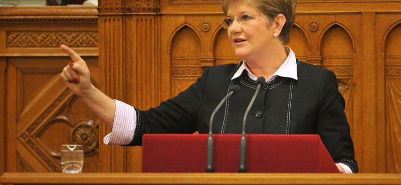 Egyelőre nem minden egyetemen találtak új kuratóriumi tagokat a kilépő miniszterek helyére
