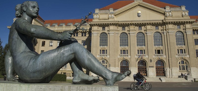 Megszűnnek a Debreceni Egyetem centrumai