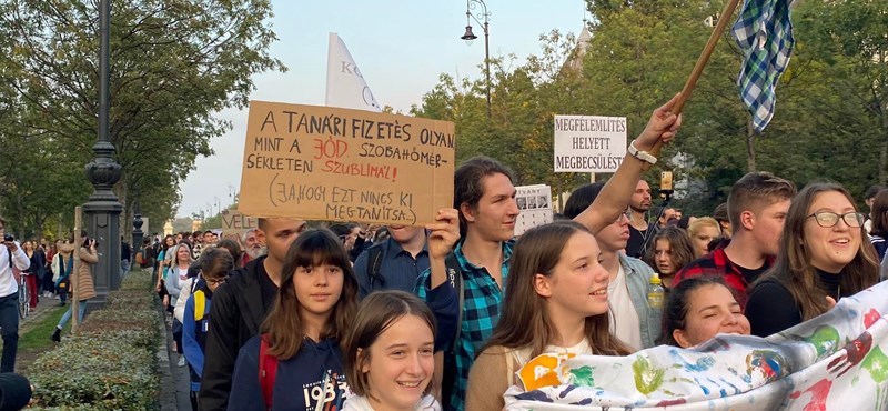 Újabb demonstráció: "Pedagógusnapi kiállás a tanárokért!"