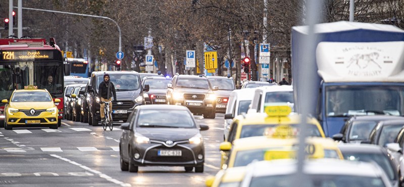 Folytatódik a drágulás, akár 500 ezer forintba is kerülhet a jogosítvány megszerzése