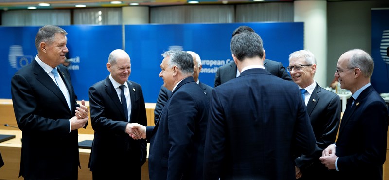 EU-csúcs: szembement-e Orbán a nemzeti konzultációval? Gulyás furcsa magyarázatot adott