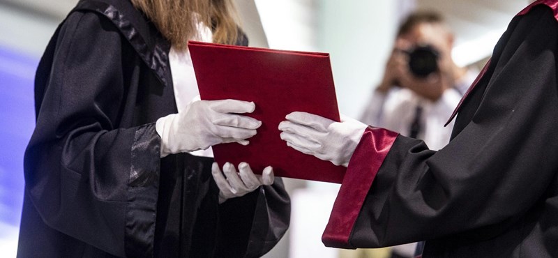 Hamis diplomák gyanúja miatt razziázhattak laktanyákban