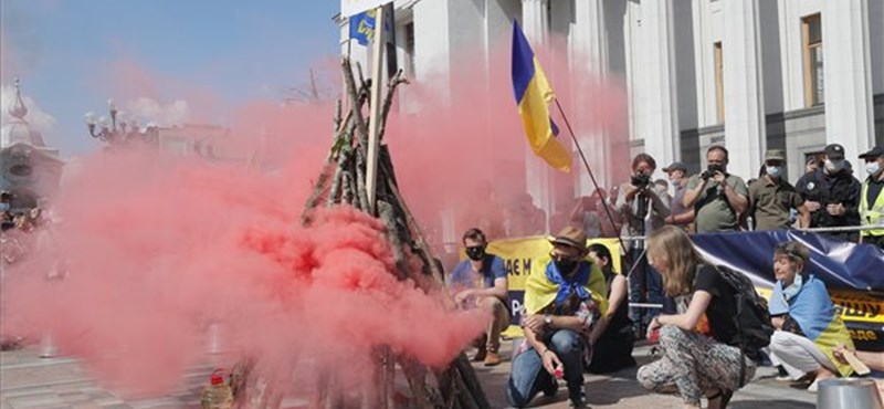 Az ukrán nyelvű oktatásért tüntetnek Ukrajnában - képek a helyszínről