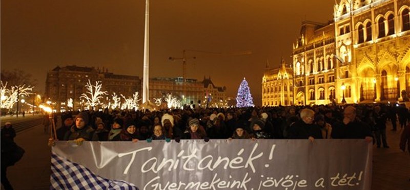 Elmarad a Tanítanék mai tüntetése, vasárnap demonstrálnak