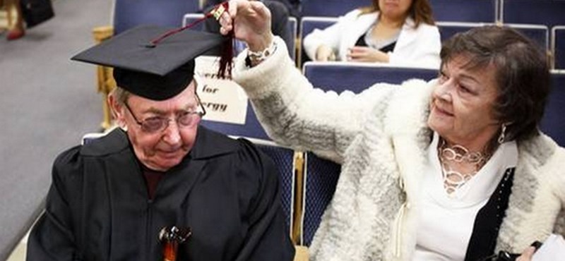 Rekorder: 90 évesen érettségizett le a háborús veterán