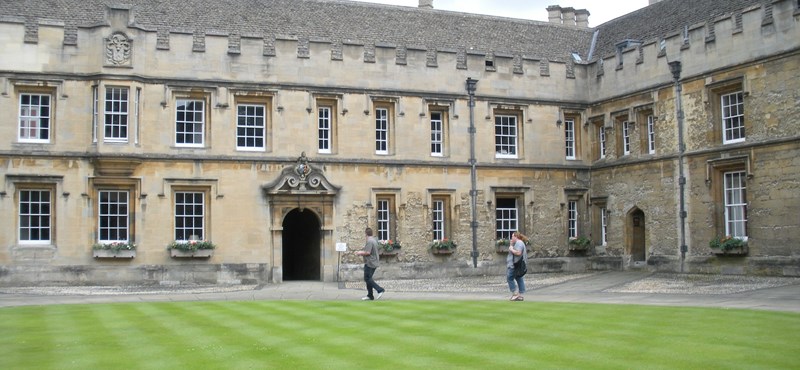 Ezerfontos jutalommal hálálta meg a dolgozók kitartását az Oxford