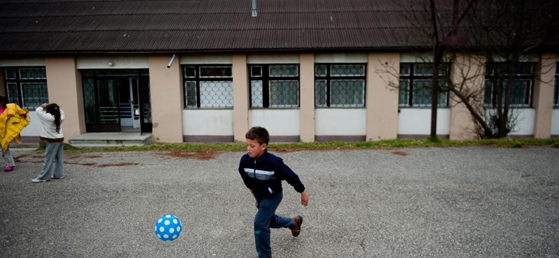 "Nem az utcára, hanem iskolába akarunk járni" - több százan tüntettek a szegregáció ellen