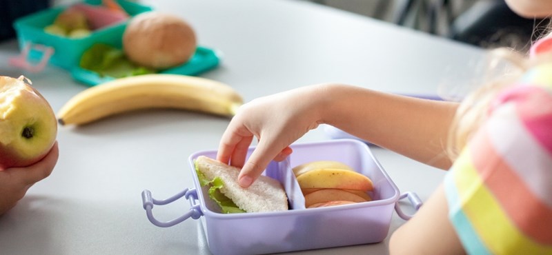 Sajtkrémes kenyértől lettek rosszul közel ezren Nagykőrösön