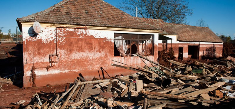 73 millió forintot gyűjtöttek a diákok a devecseri és kolontári gyerekeknek