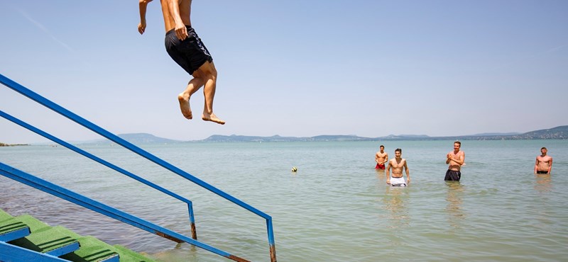 Mennyibe kerül diákként levonatozni a Balatonra?