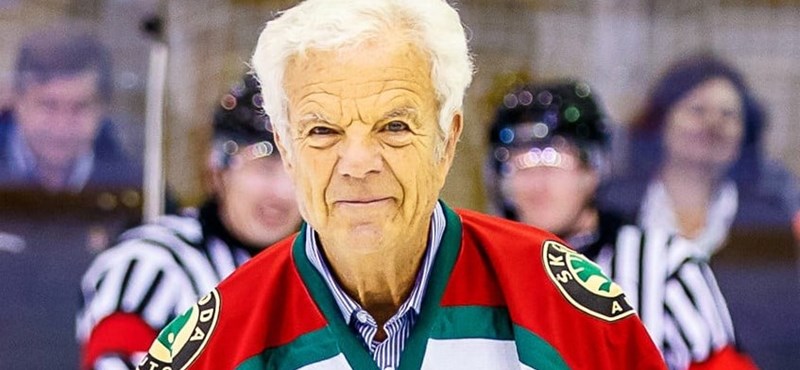 Janos Egre celebra su 85 cumpleaños en la arena de hockey sobre hielo