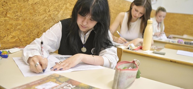 Véget ért a történelemérettségi, angollal folytatódnak a vizsgák - kövessétek végig velünk a napot az Eduline-on
