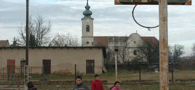 Élelmiszerboltban tanulnak a diákok, adományt gyűjtenek az új iskolára