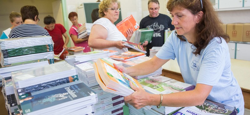 Rétvári Bence: az utolsó tankönyvcsomagok is megérkeztek az iskolákba