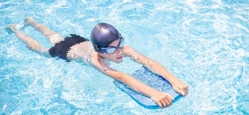 Péntekig zárva lesz a párkányi fürdő, ahol agyevő baktériummal fertőződhetett meg egy 11 éves kisfiú