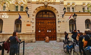 Több tucat oktató munkahelye szűnhet meg nyár végéig a Károli Egyetemen