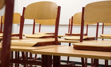 Támogatja a tankerület az újraválasztását annak az iskolaigazgatónak, aki megpróbálhatta eltitkolni a diákok szexuális zaklatását