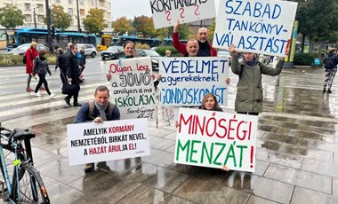 „Nekik muszáj lenyelni azt, amit lenyomnak a torkukon” - száz hete demonstrál az utcán a diákokért a Zebraszerda kitalálója