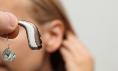 Elvehetik a hallókészüléket a hallássérült vizsgázóktól?