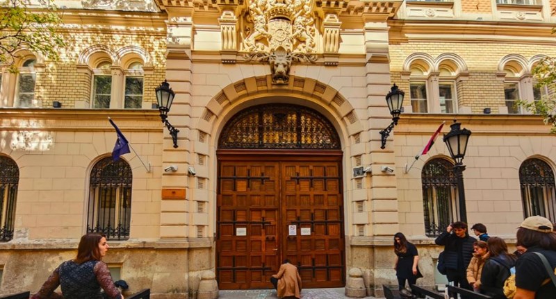 Több tucat oktató munkahelye szűnhet meg nyár végéig a Károli Egyetemen