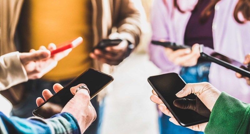 Nem nagyon tarthatták be egyes iskolák a telefontilalomra vonatkozó rendeletet