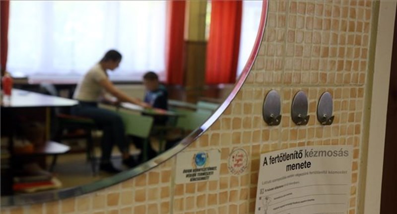 Pedagógusok teljesítményértékelése: döntött a kormány, ennyivel emelkedik a kiemelkedő tanárok bére